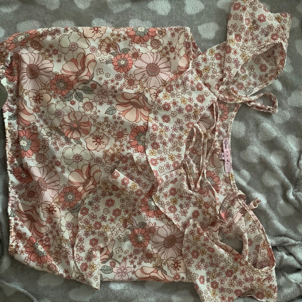 Junior blouse, Size medium , never worn, Brand new.